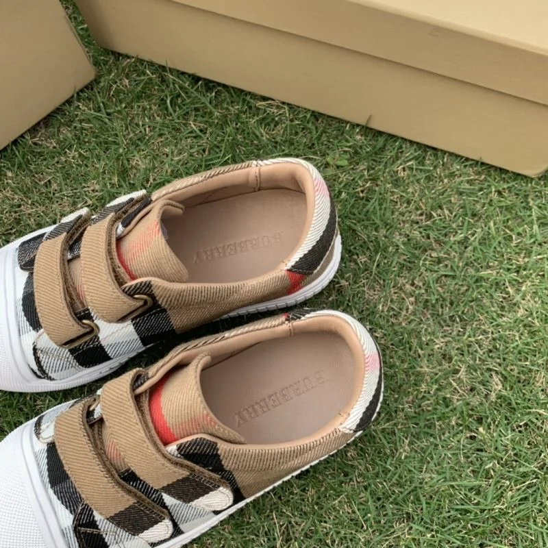 Youthful BURBERRY SHOES 29934
