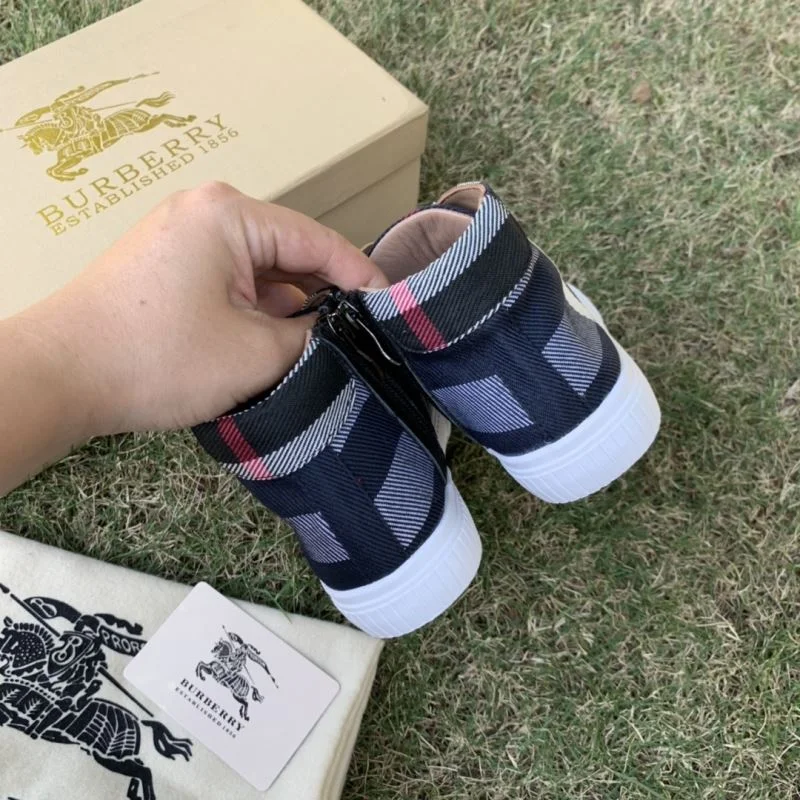 Practical BURBERRY SHOES 29927