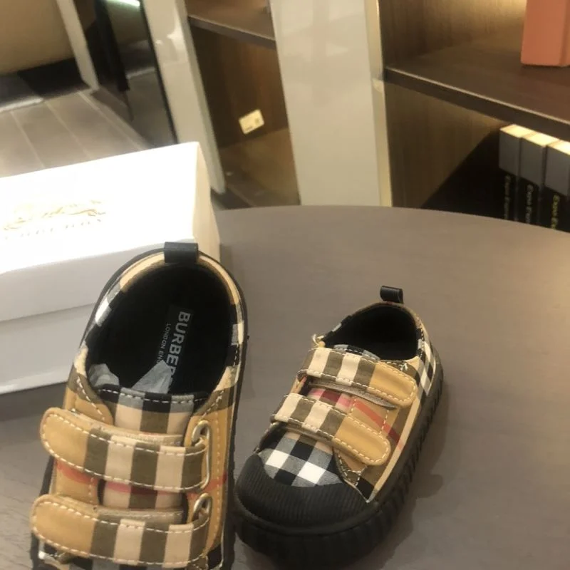 HighPerformance BURBERRY SHOES 29909