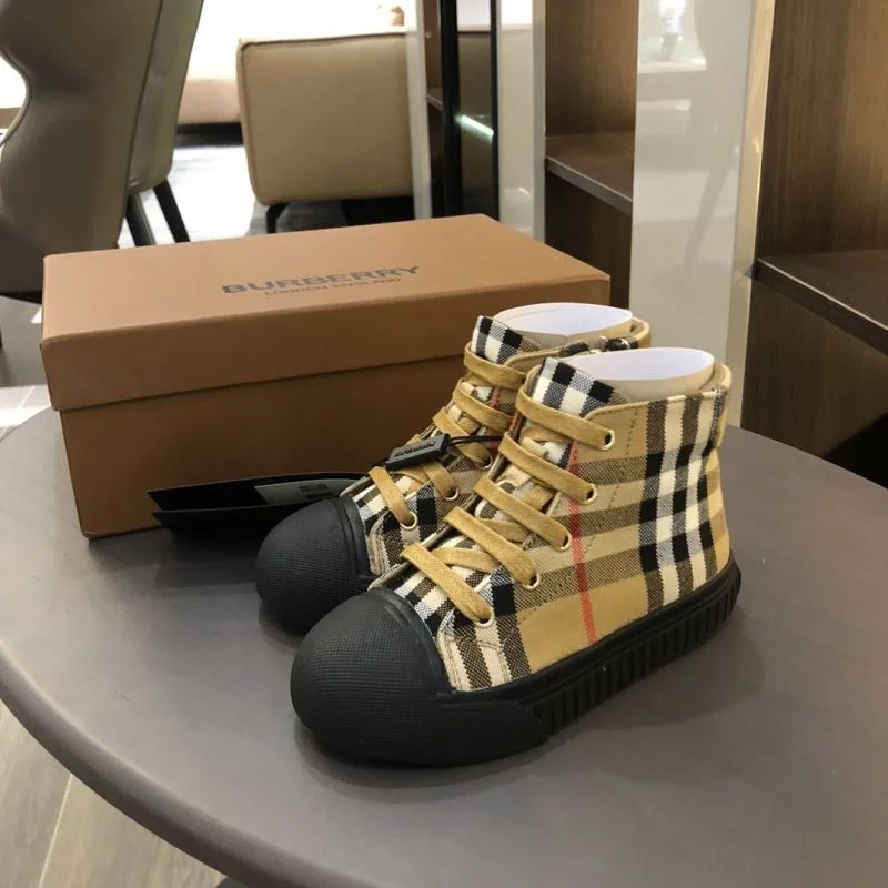 BURBERRY SHOES SunProtective 29901