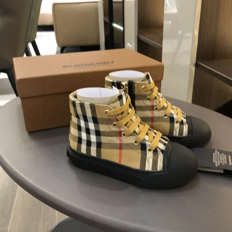 BURBERRY SHOES SunProtective 29901