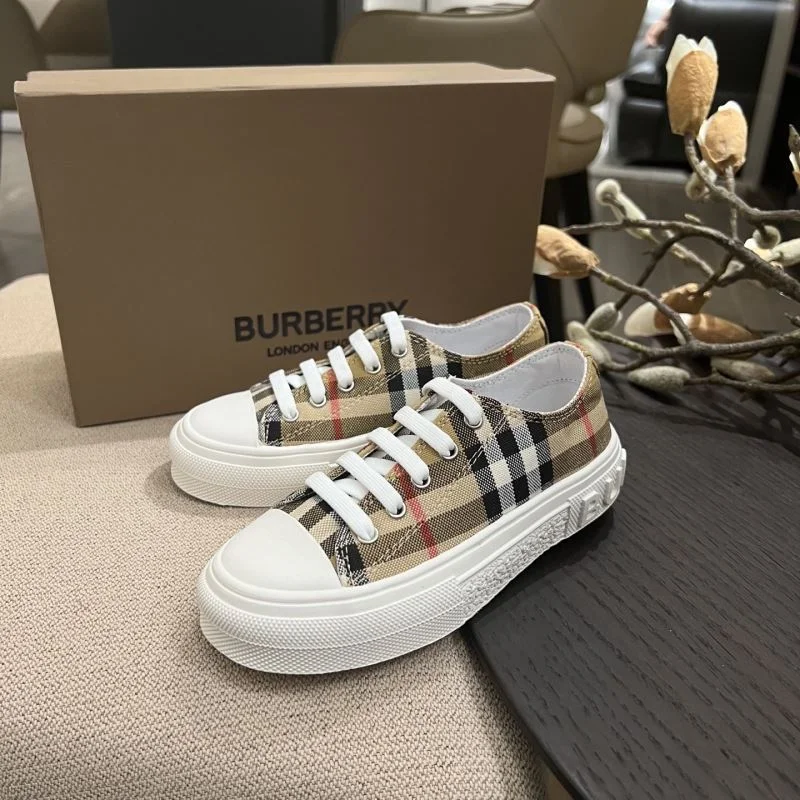 Attractive BURBERRY SHOES 29896