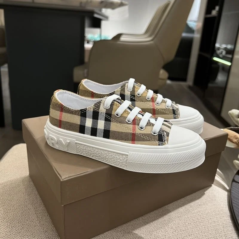 Attractive BURBERRY SHOES 29896