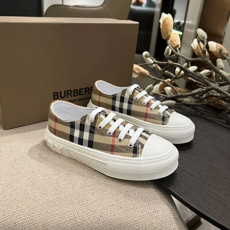 Attractive BURBERRY SHOES 29896