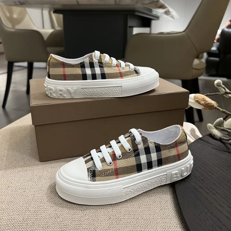 Attractive BURBERRY SHOES 29896