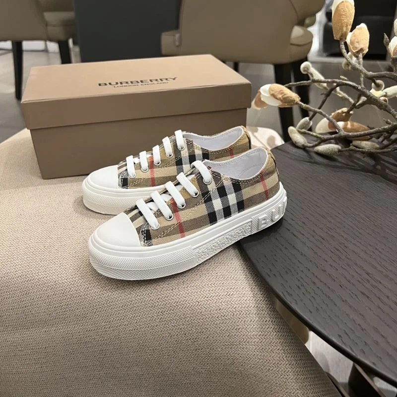 Attractive BURBERRY SHOES 29896
