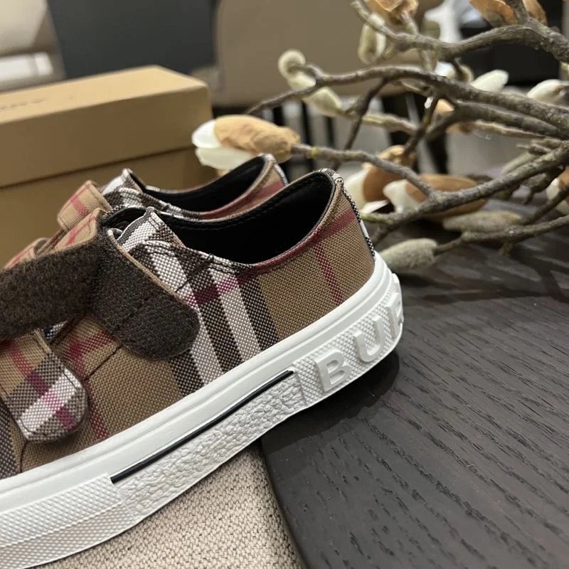 TravelReady BURBERRY SHOES 29885