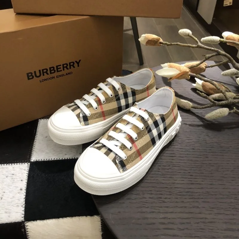BURBERRY SHOES Sporty 29868