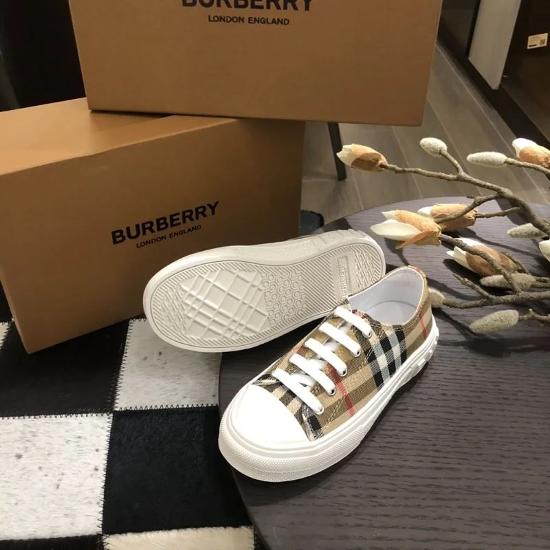 BURBERRY SHOES Sporty 29868