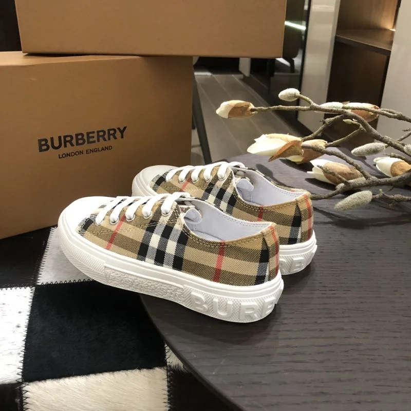 BURBERRY SHOES Sporty 29868
