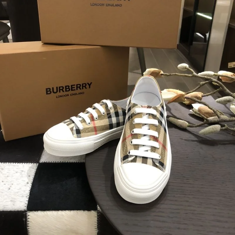 BURBERRY SHOES Sporty 29868