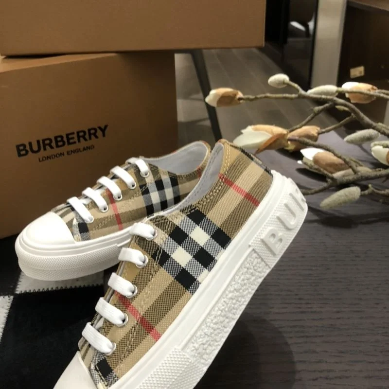 BURBERRY SHOES Sporty 29868