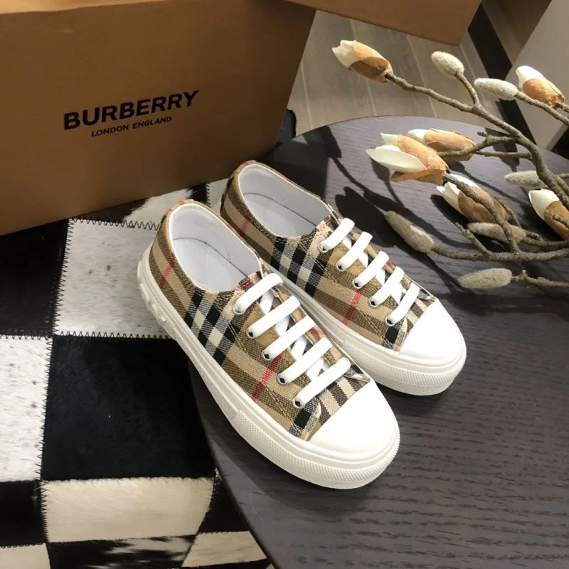BURBERRY SHOES Sporty 29868