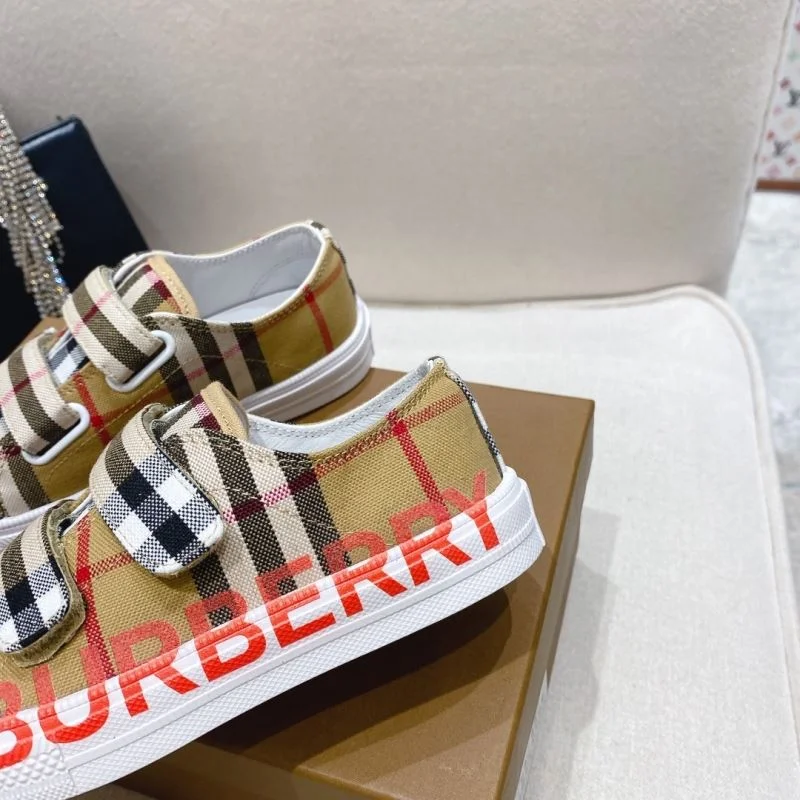 BURBERRY SHOES Lightweight 30303