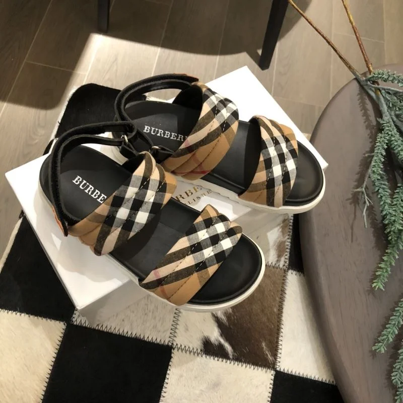 HighPerformance BURBERRY SHOES 30302