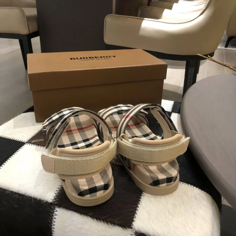BURBERRY SHOES StreetReady 30300