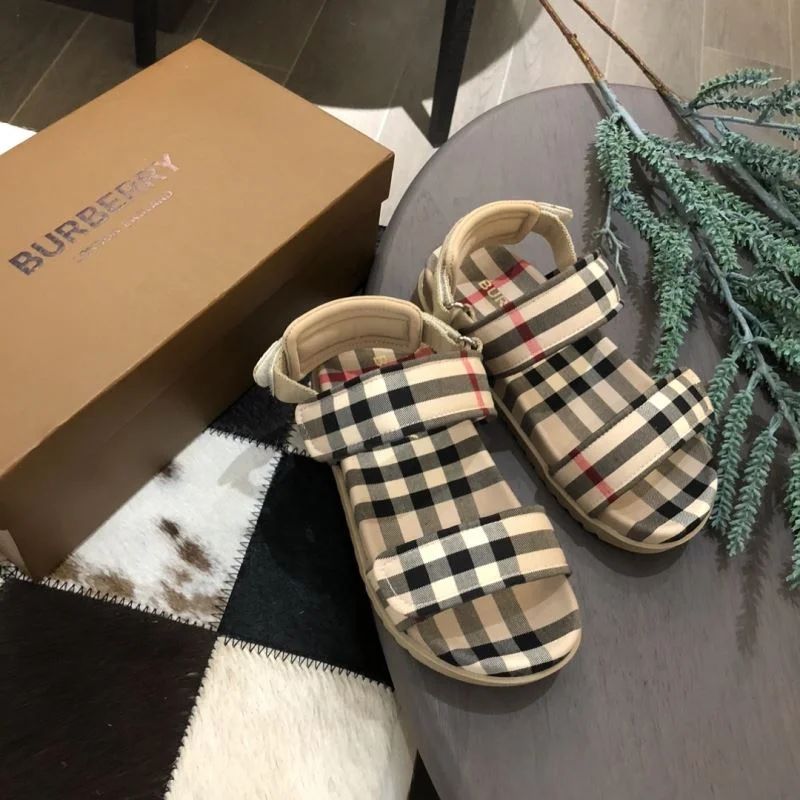 BURBERRY SHOES StreetReady 30300