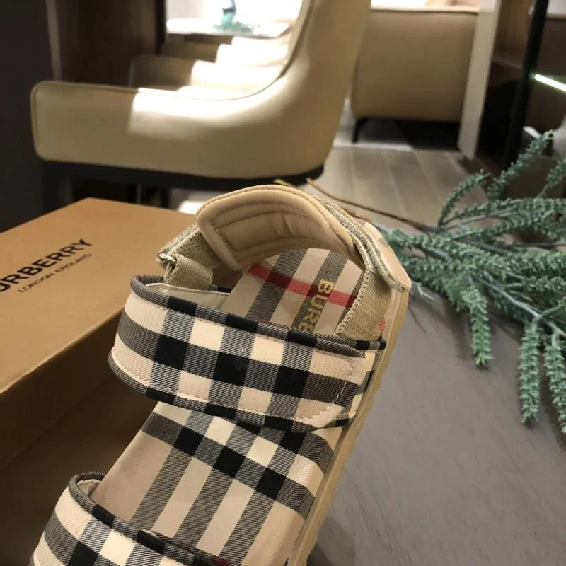 BURBERRY SHOES StreetReady 30300