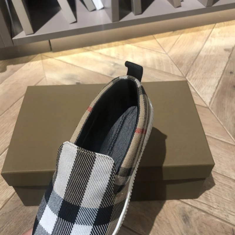 WellDesigned BURBERRY SHOES 30293