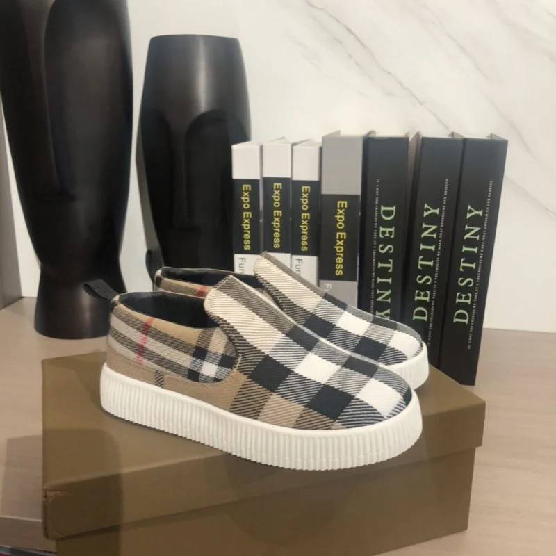 WellDesigned BURBERRY SHOES 30293
