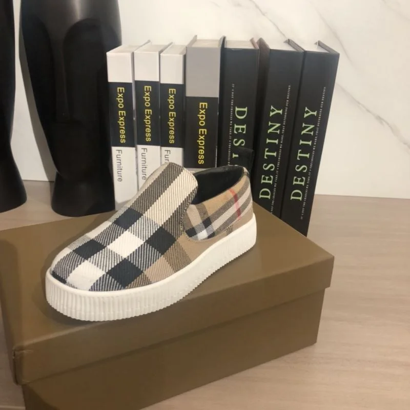 WellDesigned BURBERRY SHOES 30293