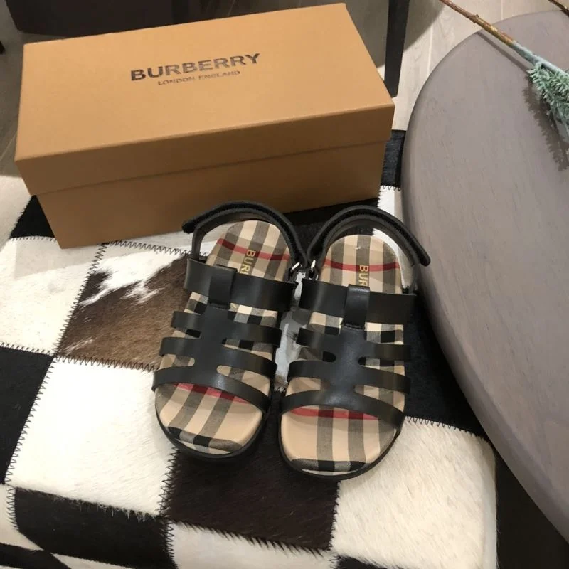 Functional BURBERRY SHOES 30282