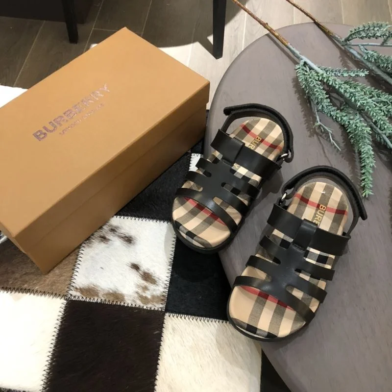 Functional BURBERRY SHOES 30282