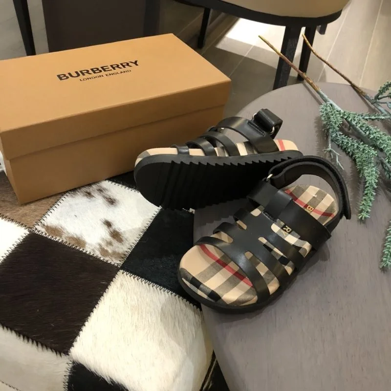 Functional BURBERRY SHOES 30282