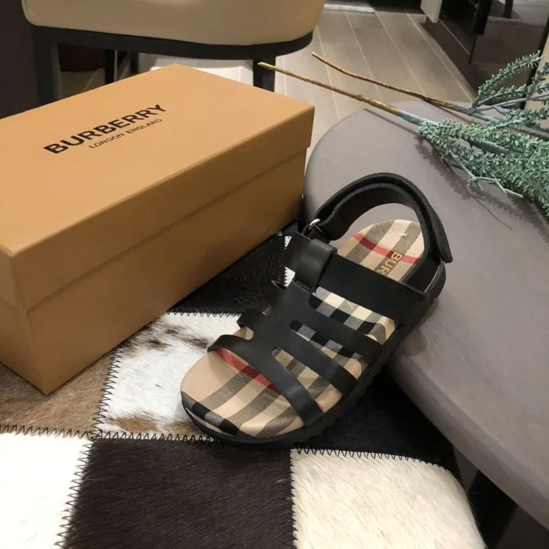 Functional BURBERRY SHOES 30282