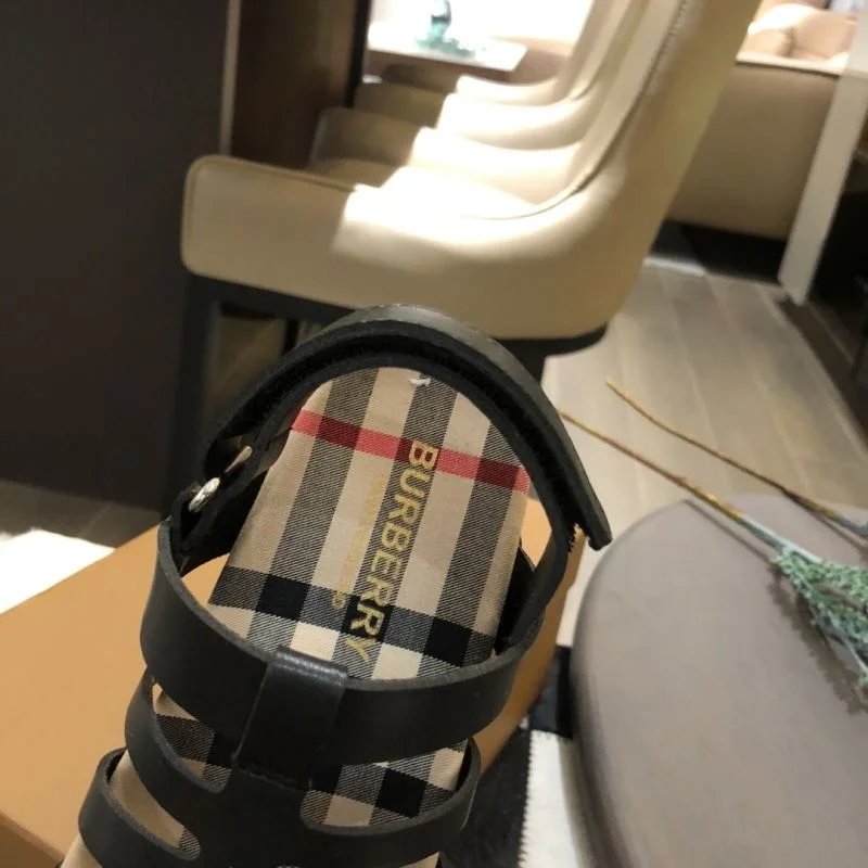 Functional BURBERRY SHOES 30282