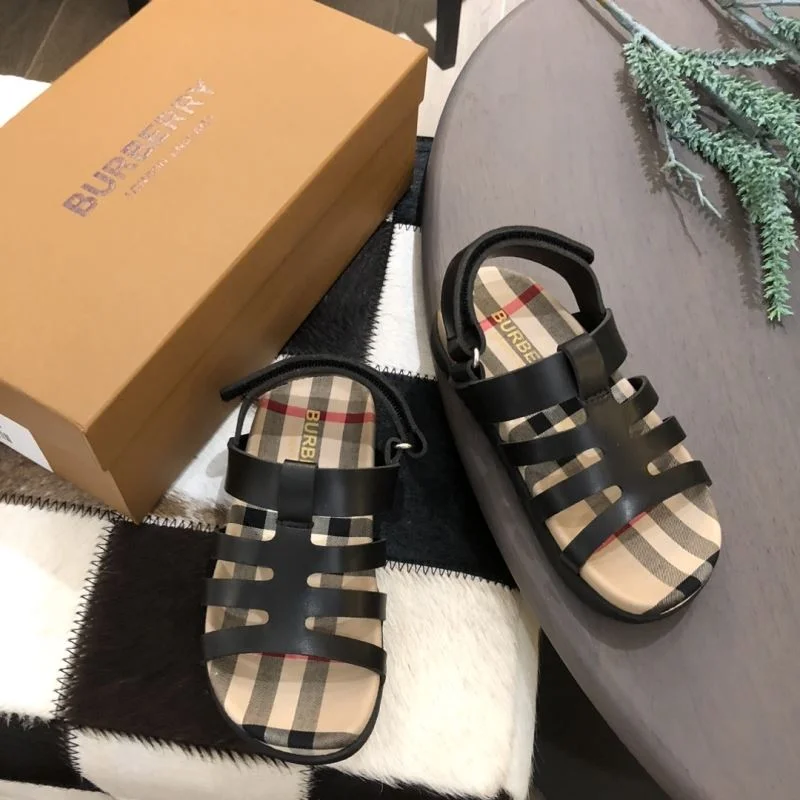 Functional BURBERRY SHOES 30282