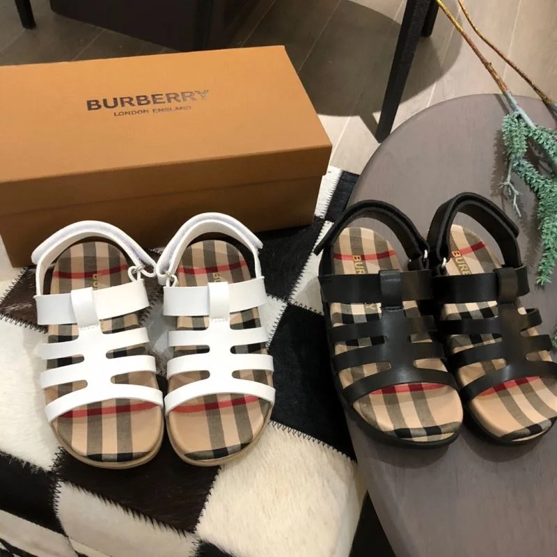 Functional BURBERRY SHOES 30282