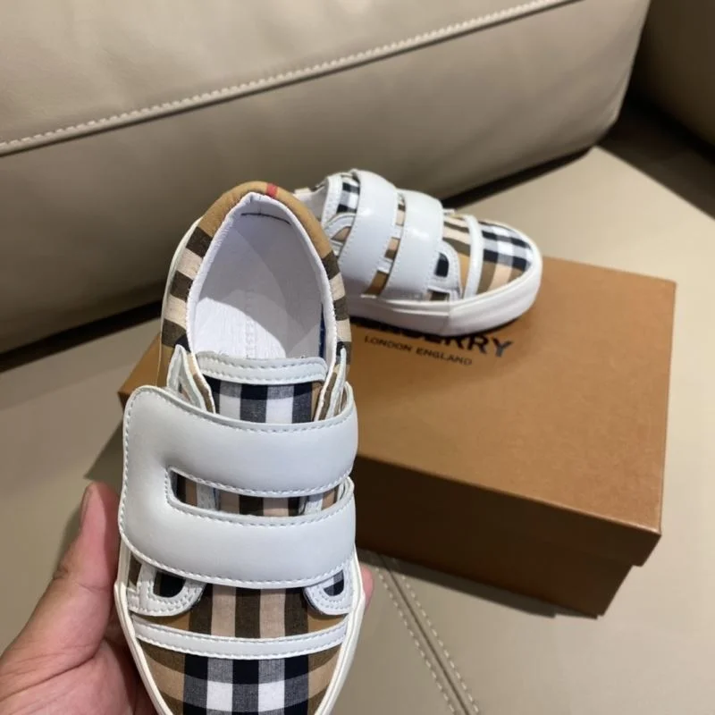 Trendy BURBERRY SHOES 30093