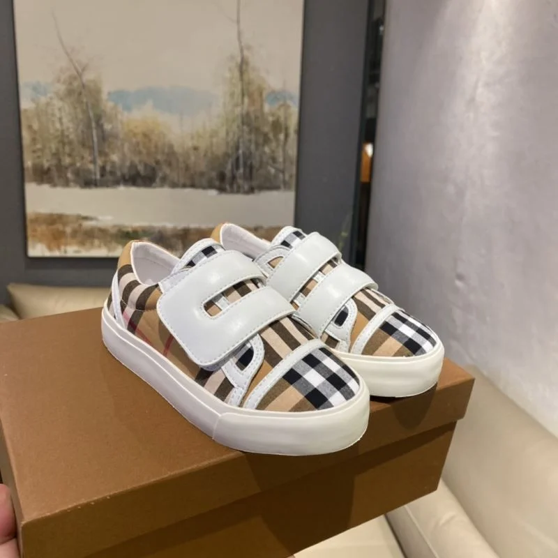 Trendy BURBERRY SHOES 30093