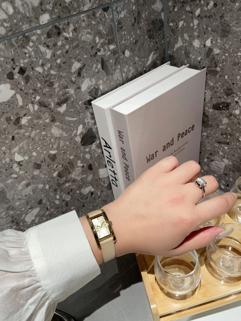 WellDesigned BURBERRY Watches 178140