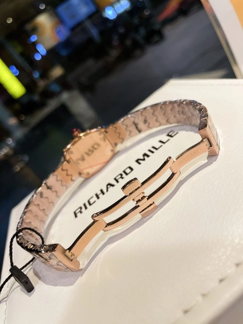 Snug BVLGARI Watches 178230
