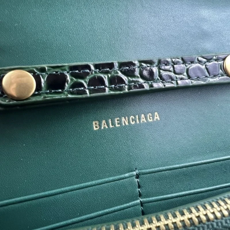 Balenciaga 19cm Iconic Hourglass Chain Crossbody Bag by Brand B Efficient 37752
