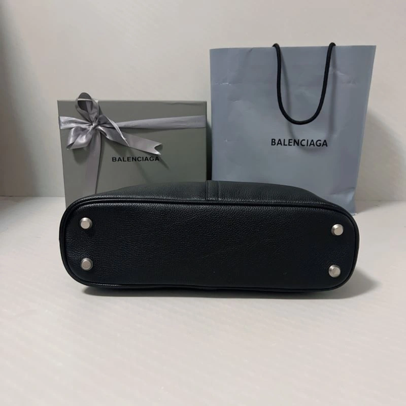 Balenciaga 2024 Locker Hobo Bag with Oversized Lock Decoration Breathable 70059