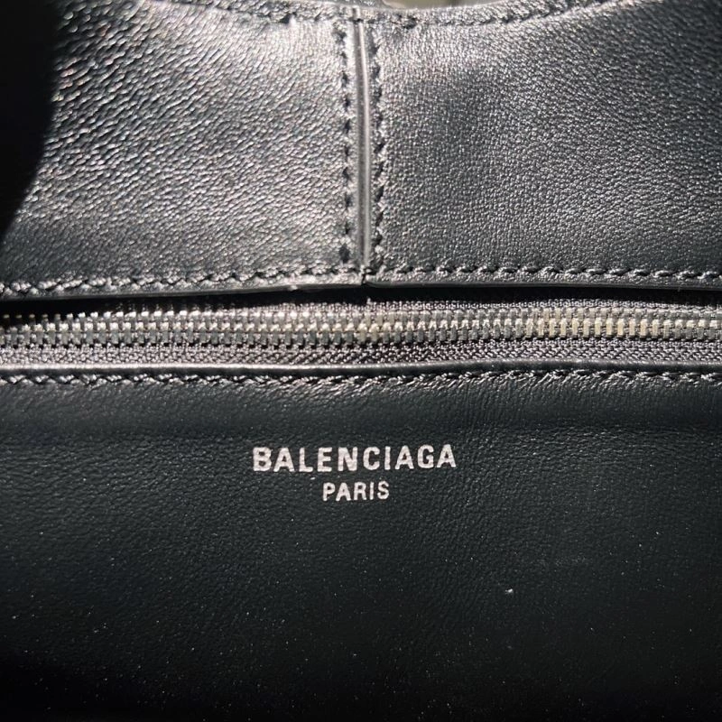 Balenciaga 2024 Locker Hobo Bag with Oversized Lock Decoration Breathable 70059