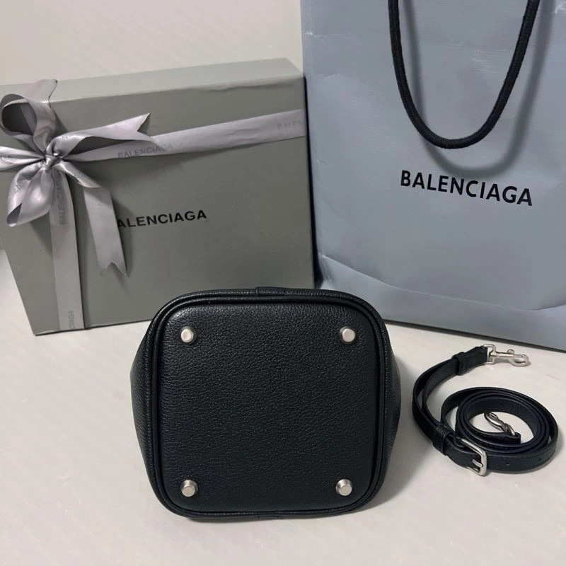 TechFriendly Balenciaga 2024 Spring Locker Hobo Bag with Silver Lock 70064