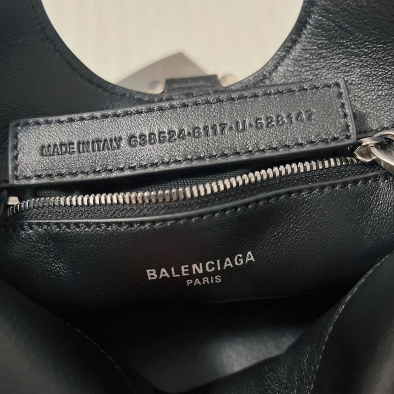TechFriendly Balenciaga 2024 Spring Locker Hobo Bag with Silver Lock 70064