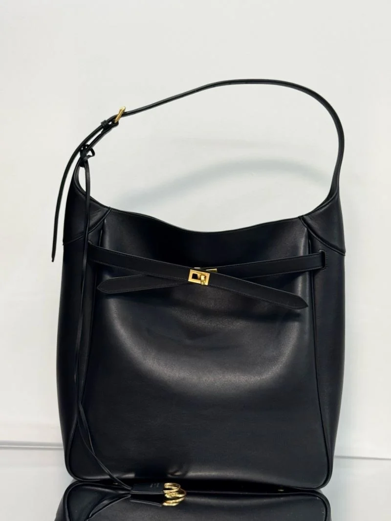 Balenciaga 2024 Winter Collection Urban Elegance Bucket Bag Lightweight 38256