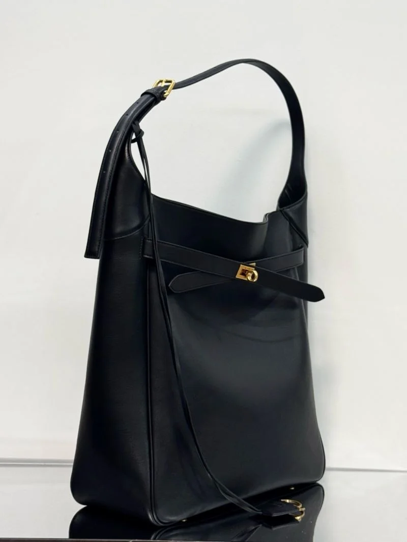 Balenciaga 2024 Winter Collection Urban Elegance Bucket Bag Lightweight 38256