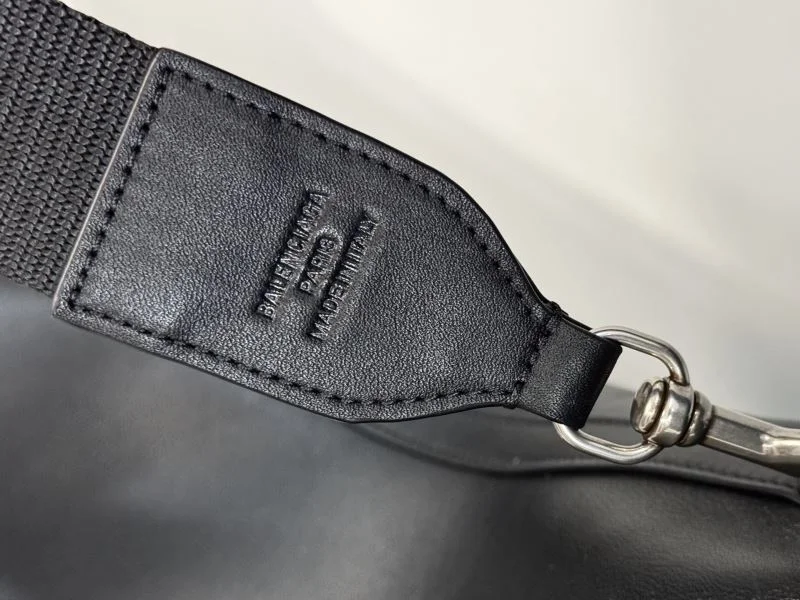 FlexibleFit Balenciaga 2025 Mens  Black Rodeo Messenger Bag 38253