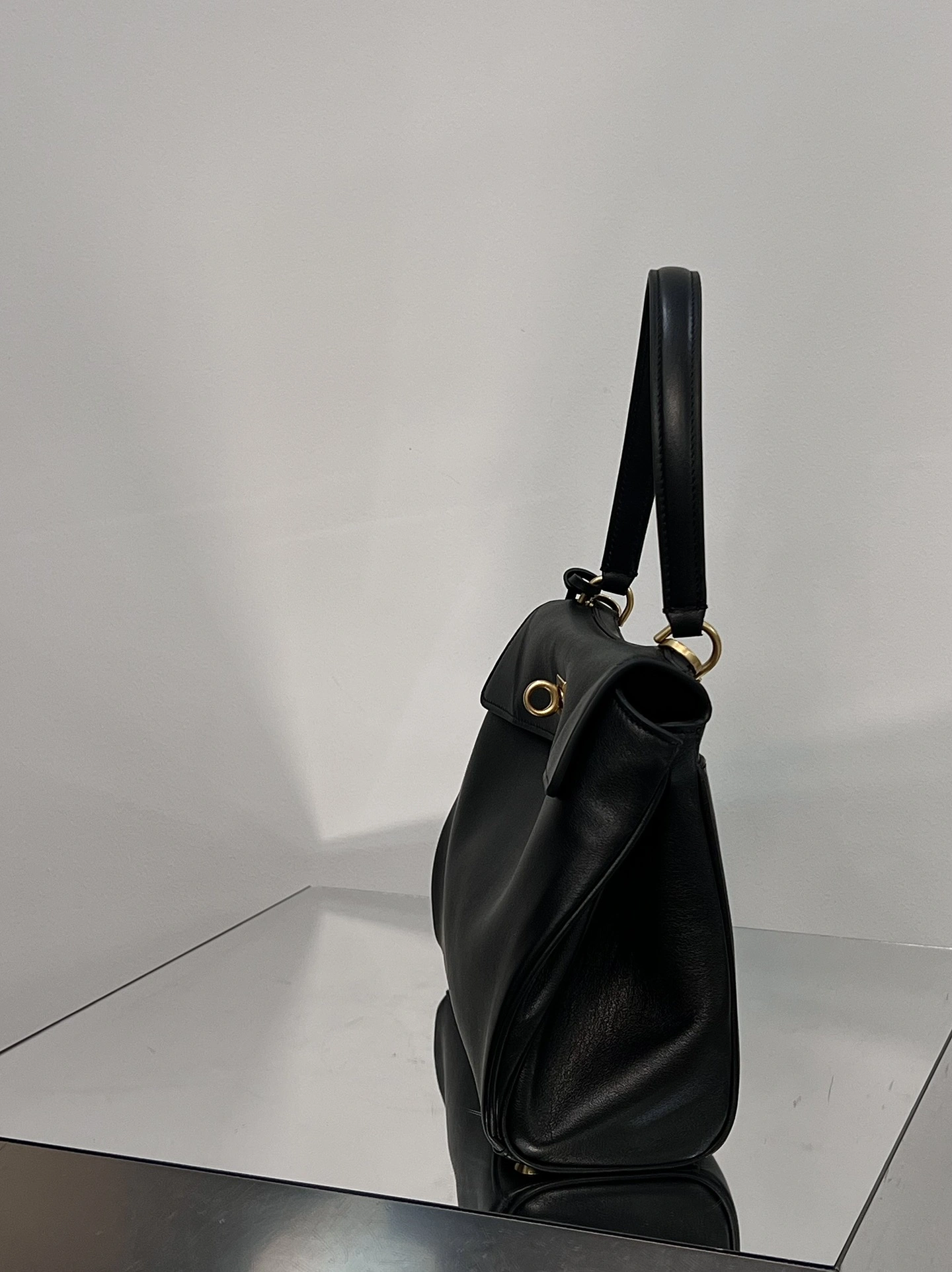 Balenciaga 24S Black Gold Slouchy Handbag -  Elegance Redefined OnTrend 72561
