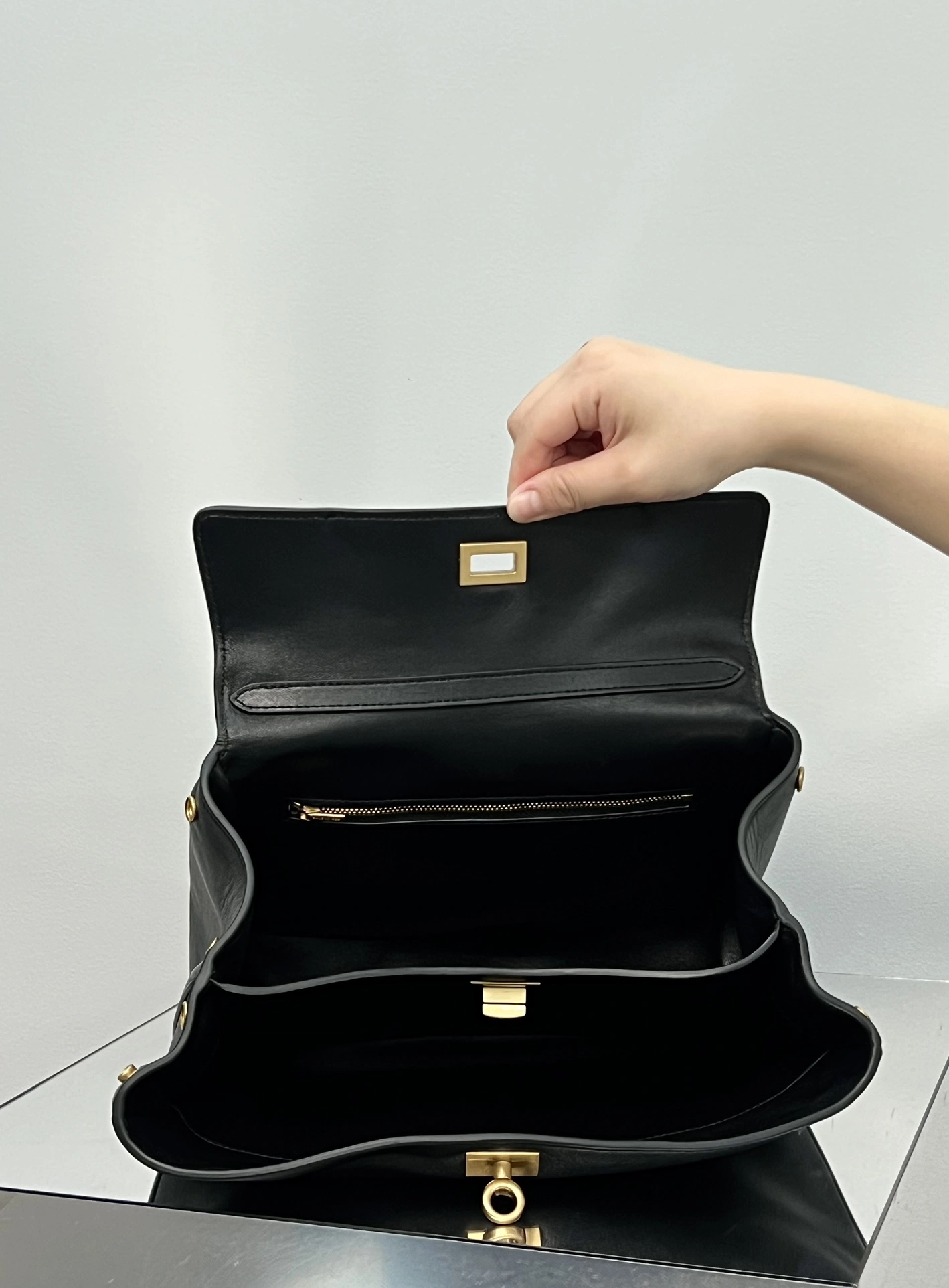 Balenciaga 24S Black Gold Slouchy Handbag -  Elegance Redefined OnTrend 72561