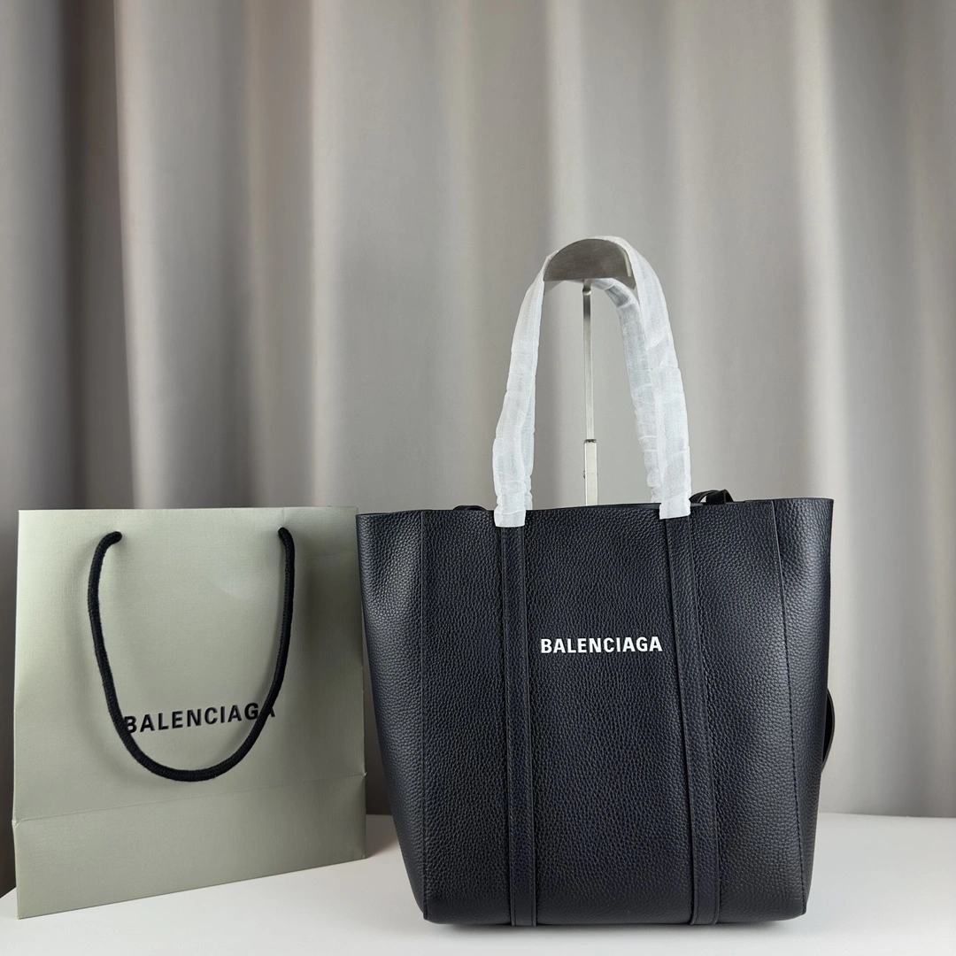 Balenciaga 380  Italian Calfskin Everyday Tote Bag EasyCare 60901
