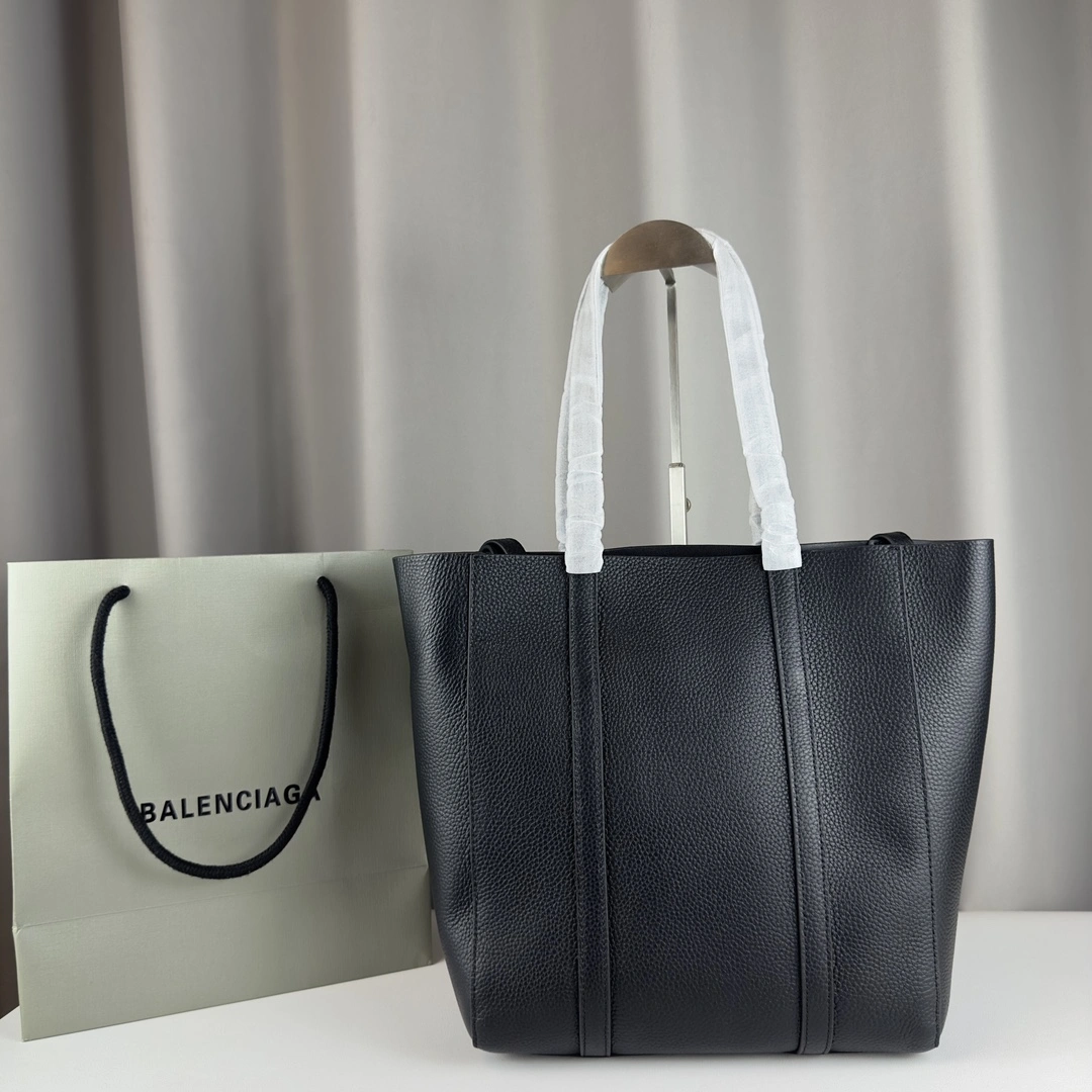 Balenciaga 380  Italian Calfskin Everyday Tote Bag EasyCare 60901