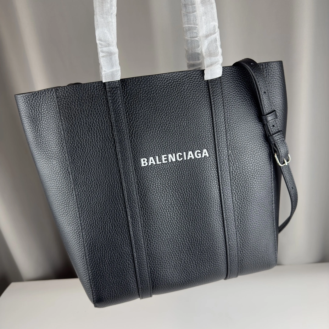 Balenciaga 380  Italian Calfskin Everyday Tote Bag EasyCare 60901