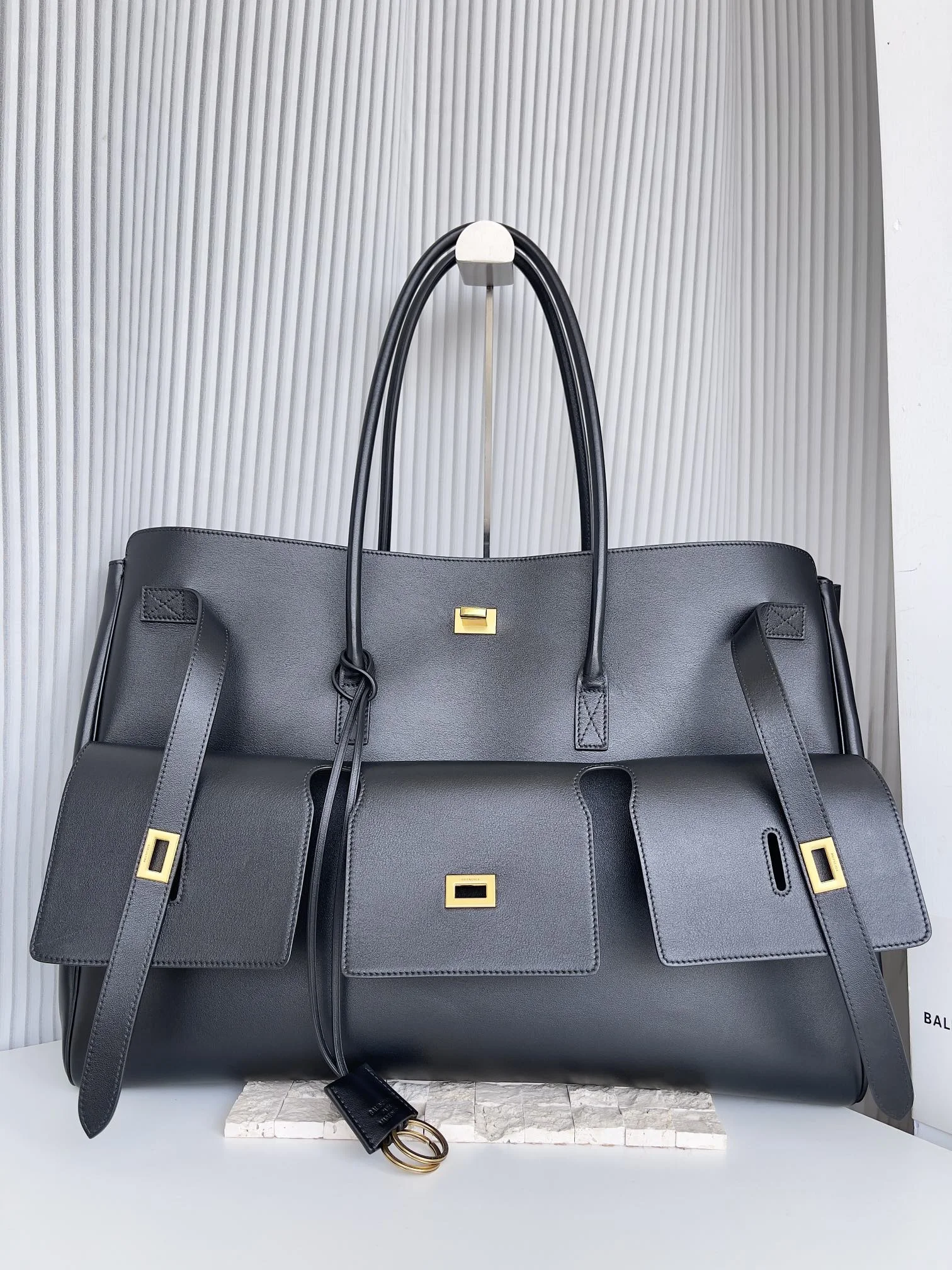 SunProtective Balenciaga Air Large Handbag - 51.8x61.9x23.8 cm C 60882